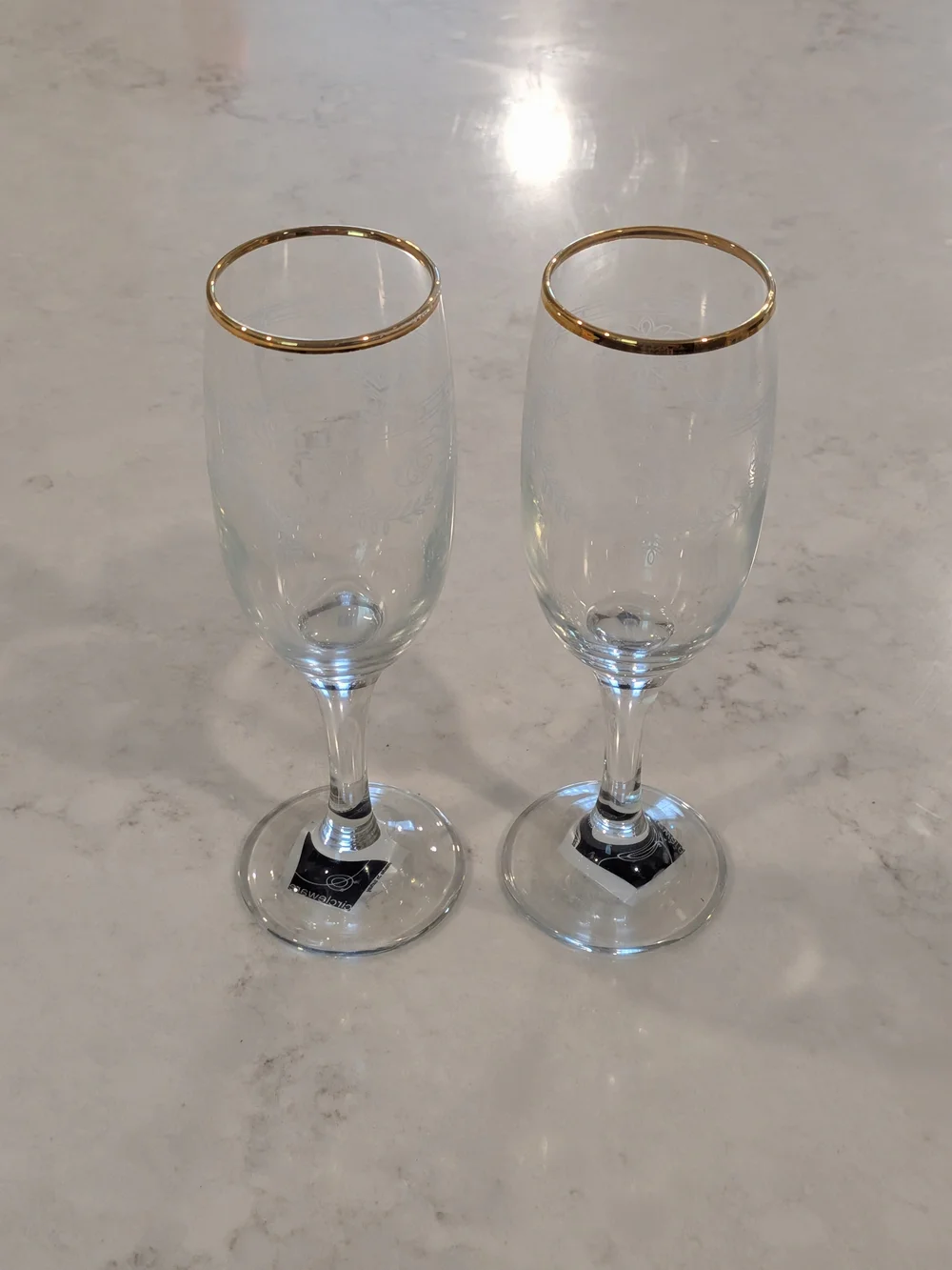 Set Of 6.Elegant Gold-Rim Champagne Flutes